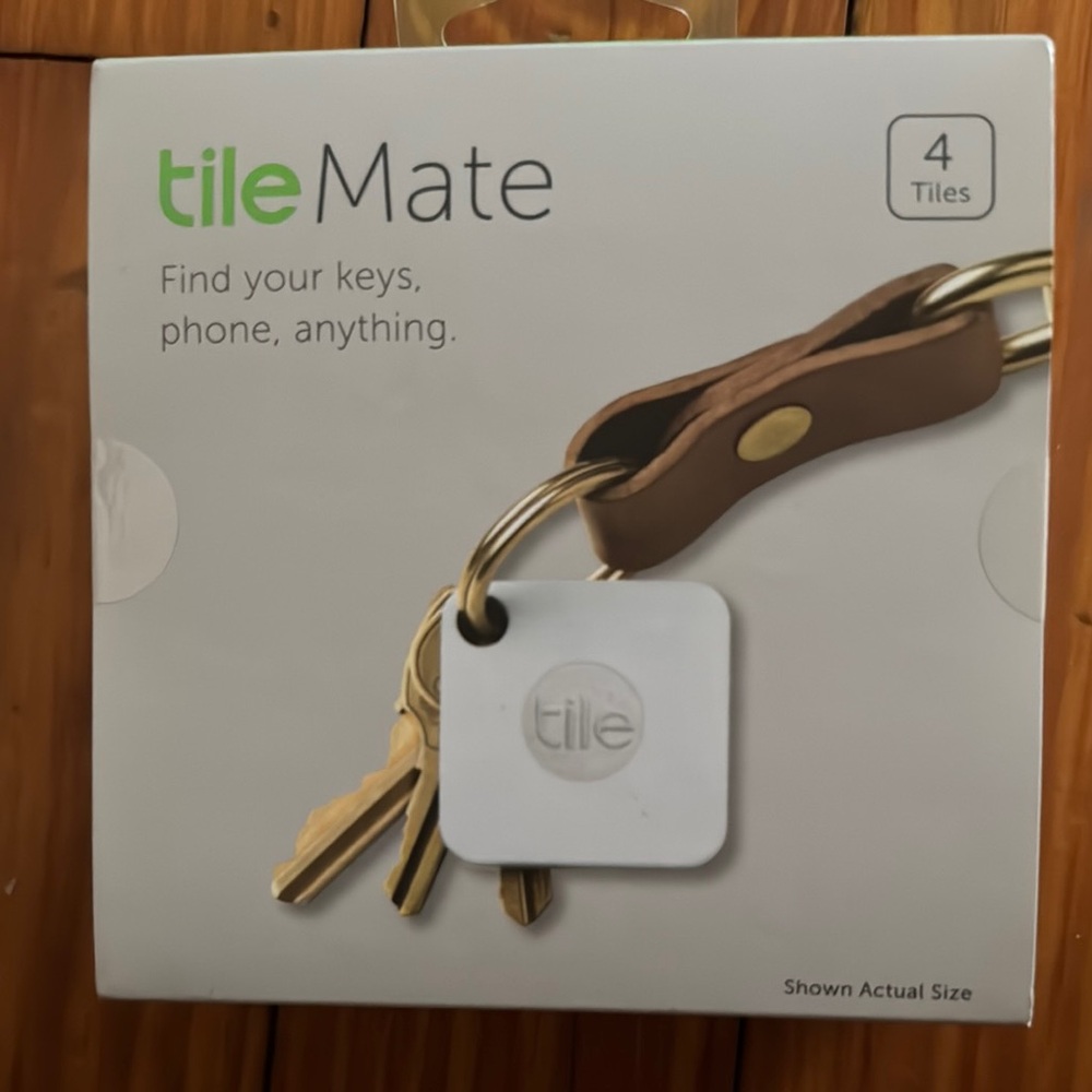 White TileMate Key Finder with Bluetooth and Minimalist Design